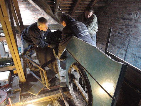 Demontage Lüftungsanlage im alten Hallenbad Friedberg